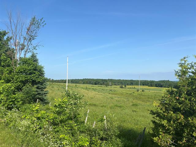 Estrie (Lingwick), terre nue sans bâtiment 125,3 acres, directement sur la rte 108, accès facile, beaucoup de possibilités pour cultures/plantations | 2943232