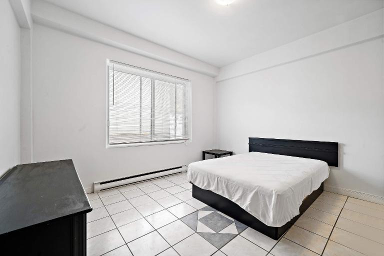 STUDIO SPACIEUX AVEC VUE SUR UN LUXURIANT JARDIN PRIVÉ RENOVE | 2940893