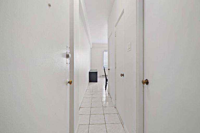 STUDIO SPACIEUX AVEC VUE SUR UN LUXURIANT JARDIN PRIVÉ RENOVE | 2940893