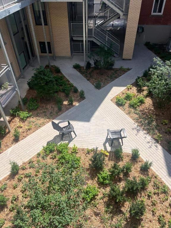 STUDIO RENOVE AVEC VUE IMPRENNABLE SUR UN JARDIN PRIVÉ | 2940900