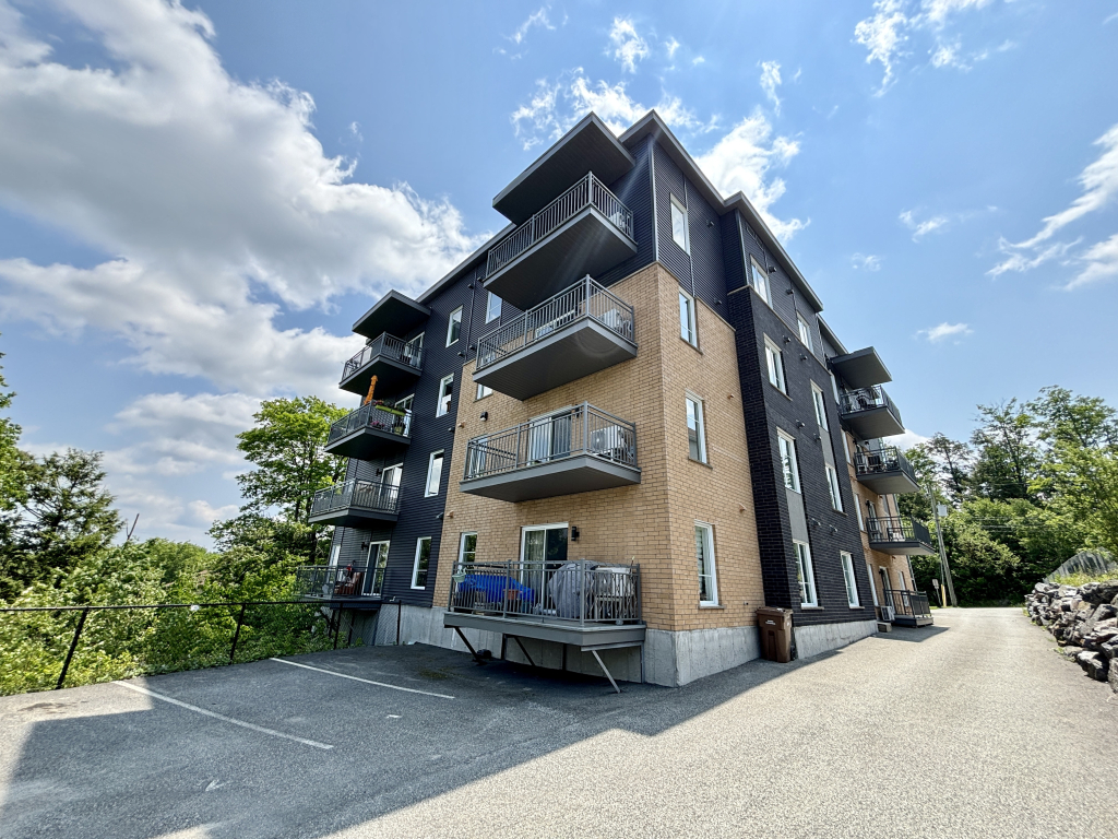 Grand 4 1/2 Disponible Maintenant | 2940985