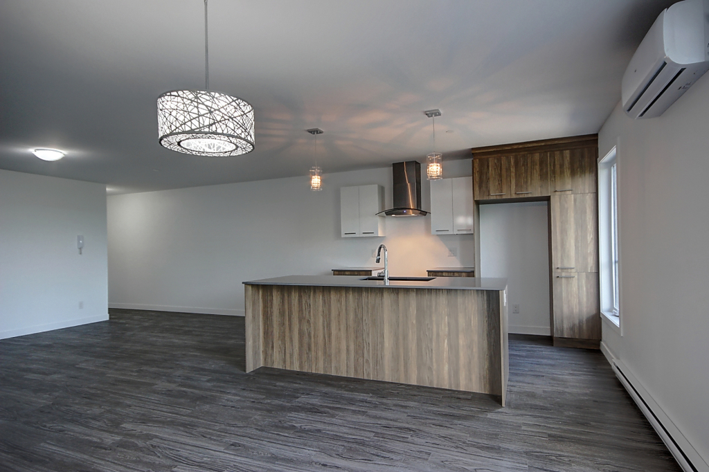 Grand 5 1/2 Disponible Maintenant | 2941000