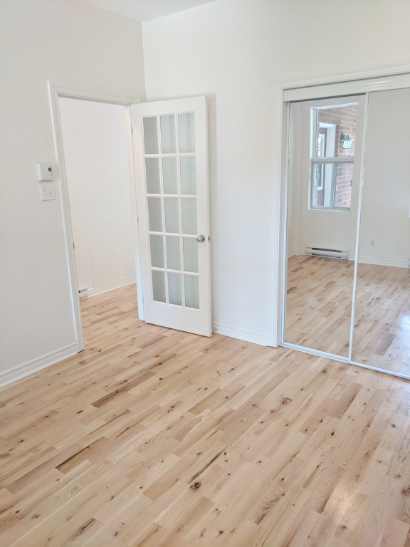 Appartement 4 1/2 Près De Métro Charlevo | 2941013