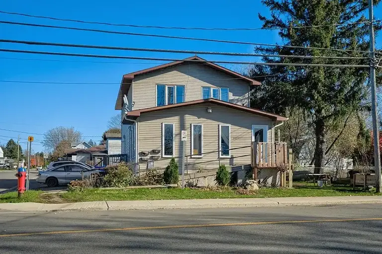 D-250 Ave. de Buckingham, Gatineau | 250 Avenue Buckingham, Gatineau | 2941048