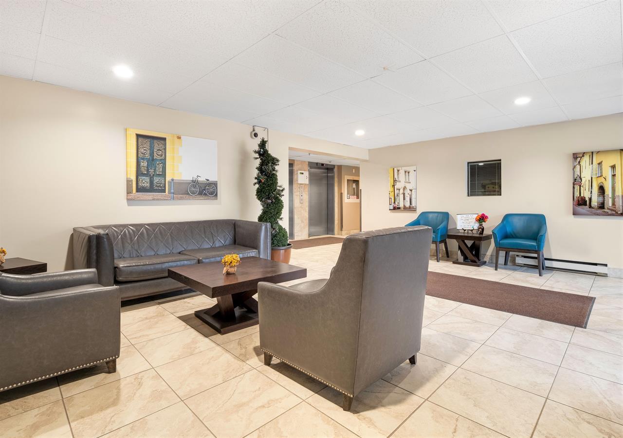 Marine Court Apartments | 2941071