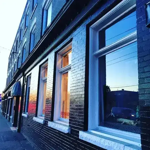 Rent Discount! Hamilton Bank Building – Designer Chic & Trendy Micro Suites | 1895 Powell Street, Vancouver | 2947990