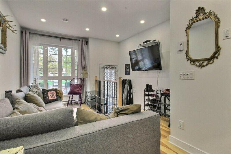 Style condo, 2 chambres fermées, sur 2 étages | 2941369