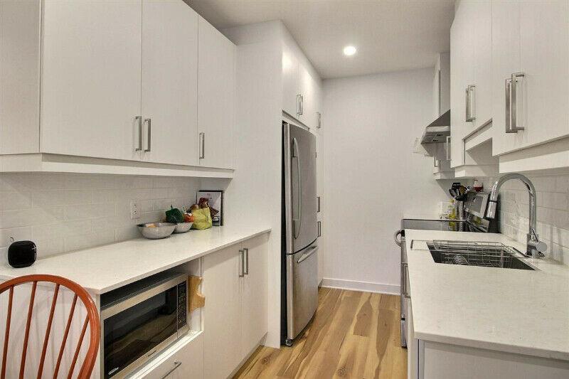 Style condo, 2 chambres fermées, sur 2 étages | 2941369