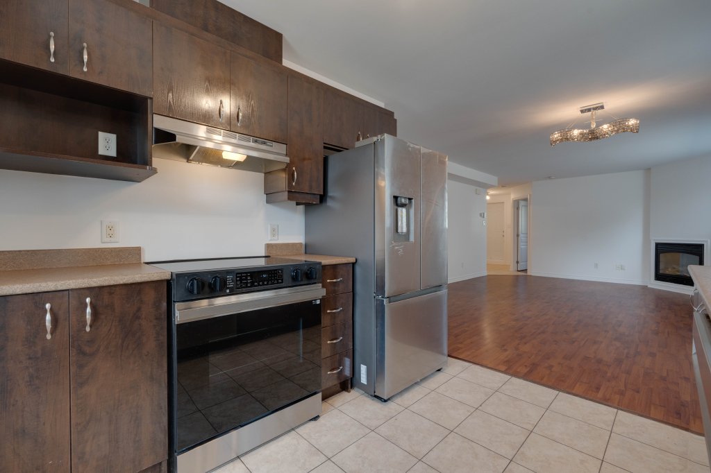 WOW! Spacieux 2 Cac Moderne! Parking! | 2941457