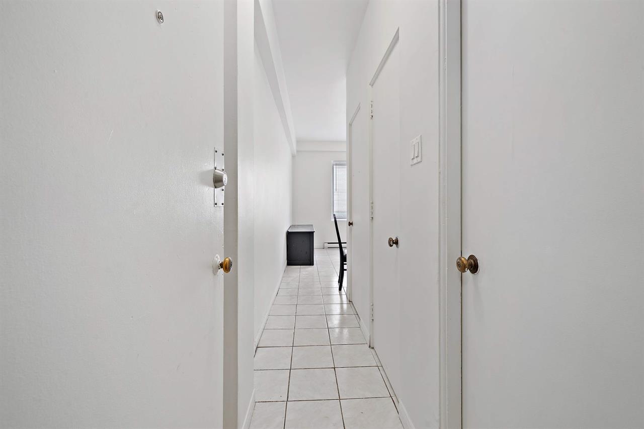 STUDIO SPACIEUX AVEC VUE SUR UN LUXURIANT JARDIN PRIVÉ RENOVE | 2941460