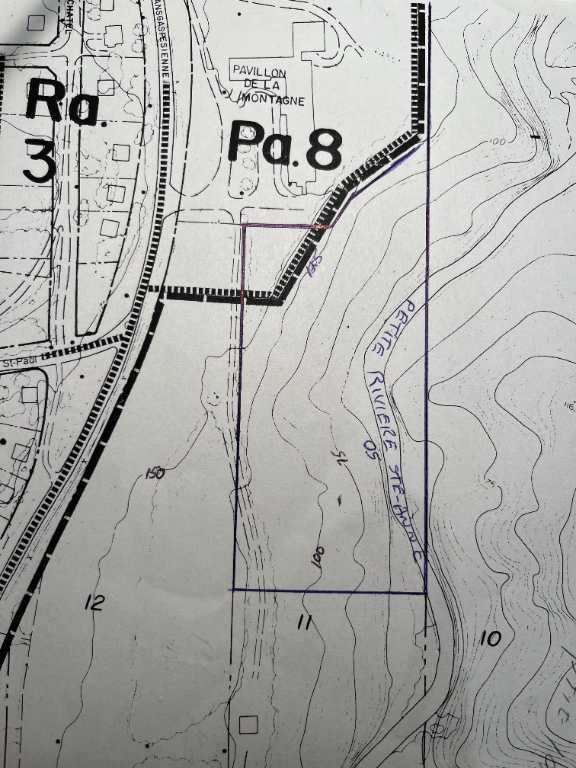Grand terrain avec rivière. 340678 pi carrés. | 2941821