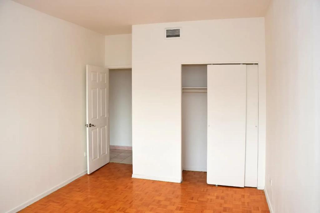 Appartement 3 1/2 - METRO SHERBROOKE - TOUT INCLUS - BALCON - | 2942401