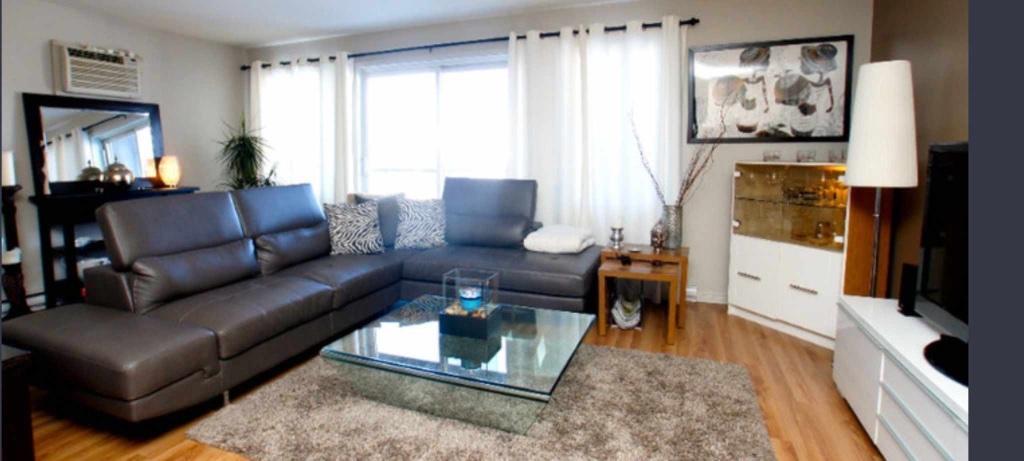 Luxueux 4 1/2 Saint-Hubert, dispo maintenant! | 2942412