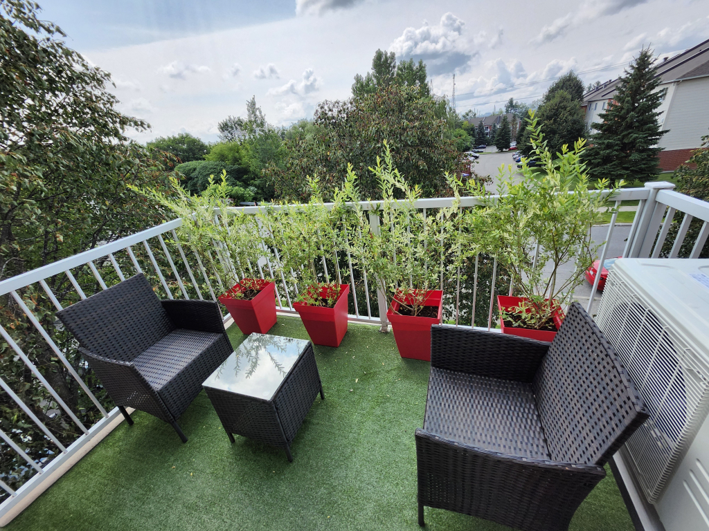 Super Condo Meublé Rénové | 2947722