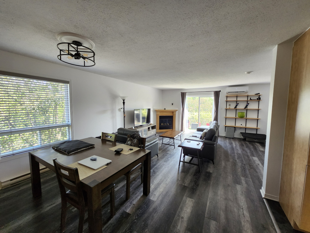 Super Condo Meublé Rénové | 2947722