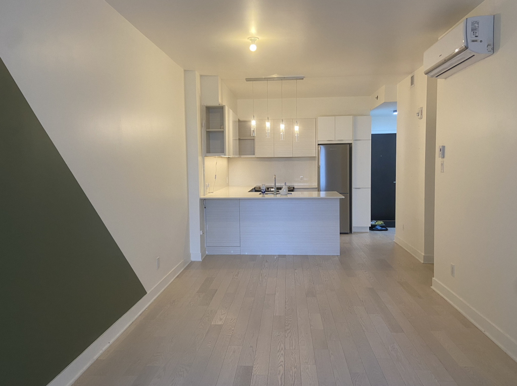 1/2 + Den Condo Downtown Montreal | 2942510