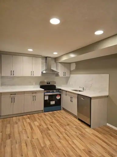 Beautiful 2 bedroom basement (separate entrance and laundry) | Calgary | 2942762