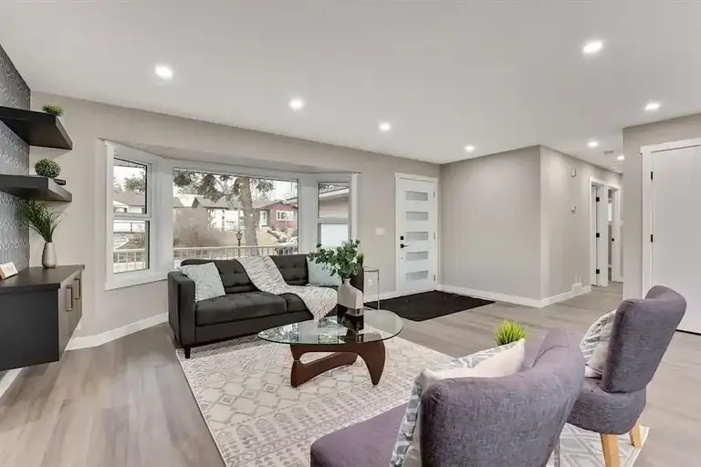 Beautiful newly renovated house with finished basement. | 7116 Hunterwood Road Northwest, Calgary | 2942769