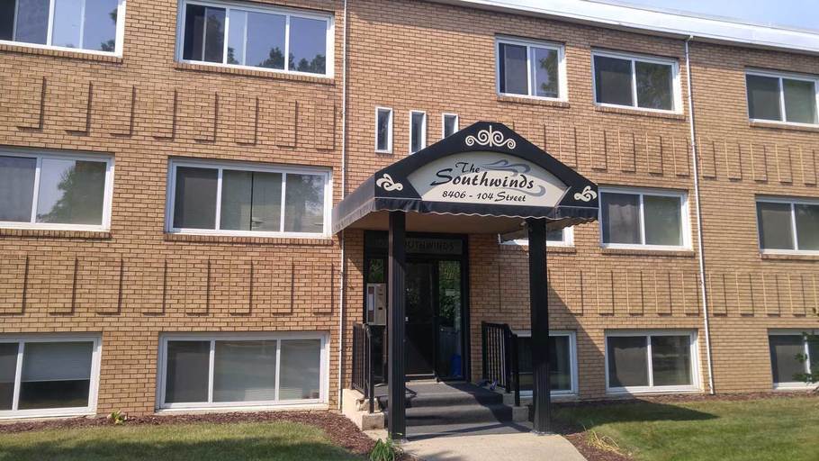 EXCELLENT LOCATION - 1 BEDROOM SUITE NEAR WHYTE AVE | 8406 104 Street Northwest, Edmonton | 2942781