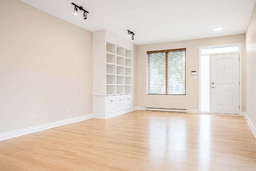 Ahuntsic | Luxueux 3 chambres + Bureau | 1800 pi² sur 2 étages | Cabanon, Cour et Boisé | Air Climatisé | 2942839