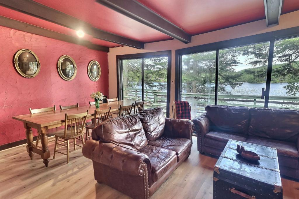 CHALET A QUEBEC AU BORD DE L'EAU - SECTEUR LAC-BEAUPORT | 2942846