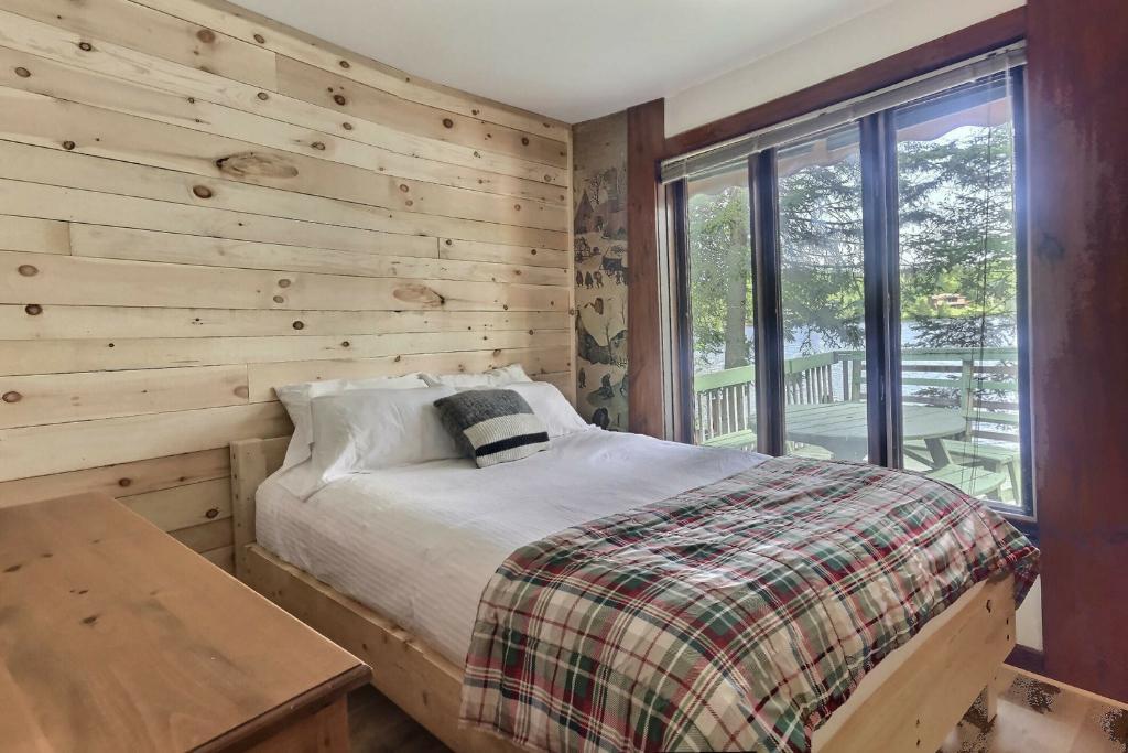 CHALET A QUEBEC AU BORD DE L'EAU - SECTEUR LAC-BEAUPORT | 2942846