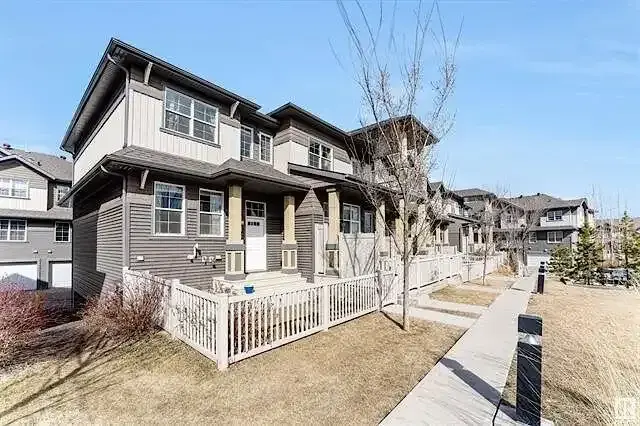 Spacious and exceptionally well maintained 3 BR end unit townhouse. | 25 - 4029 Orchards Drive Southwest, Edmonton | 2943181