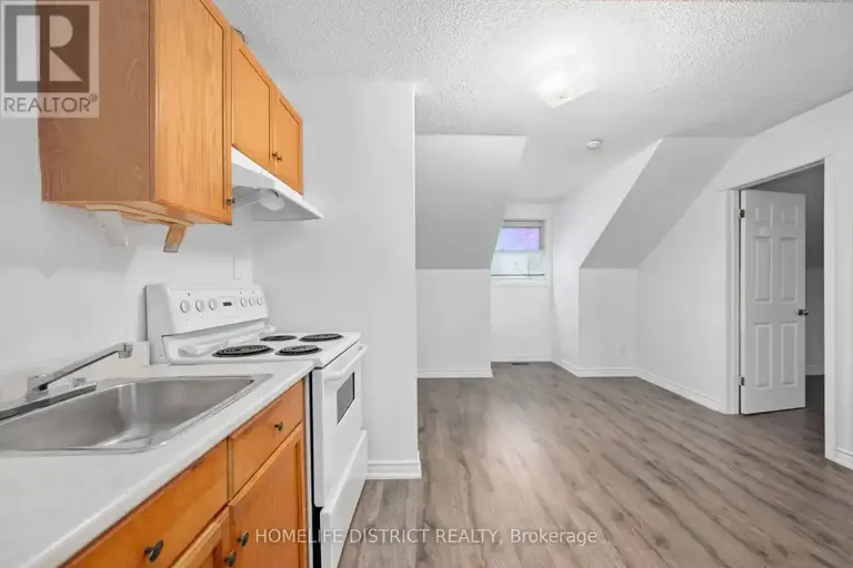 1 GROVEPARK STREET | 1 GROVEPARK STREET, Richmond Hill | 2943720