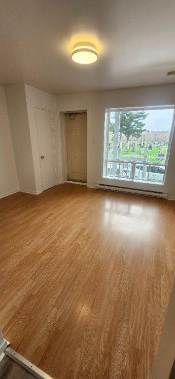 Sainte-Marie (Beauce) 2 1/2 semi meublé,1 stationnement déneigé. Situé au 2ièmes étages | 2943823