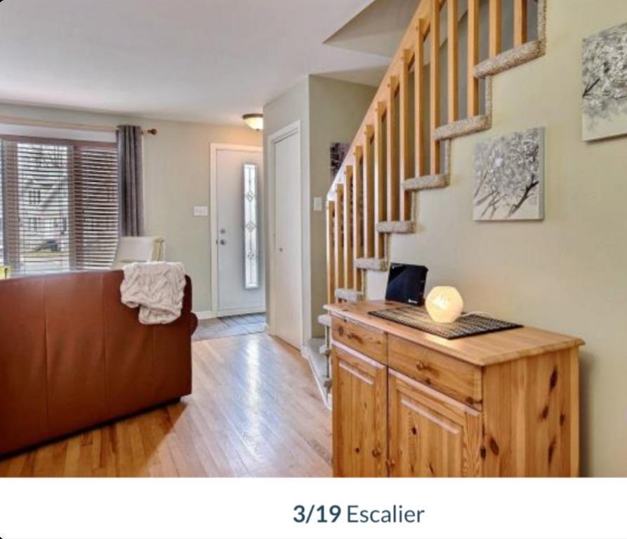 Maison de ville à louer, 3 chambres + 1 salle de bain, 1 salle d’eau, cour privée, stationnement privé | 2943850