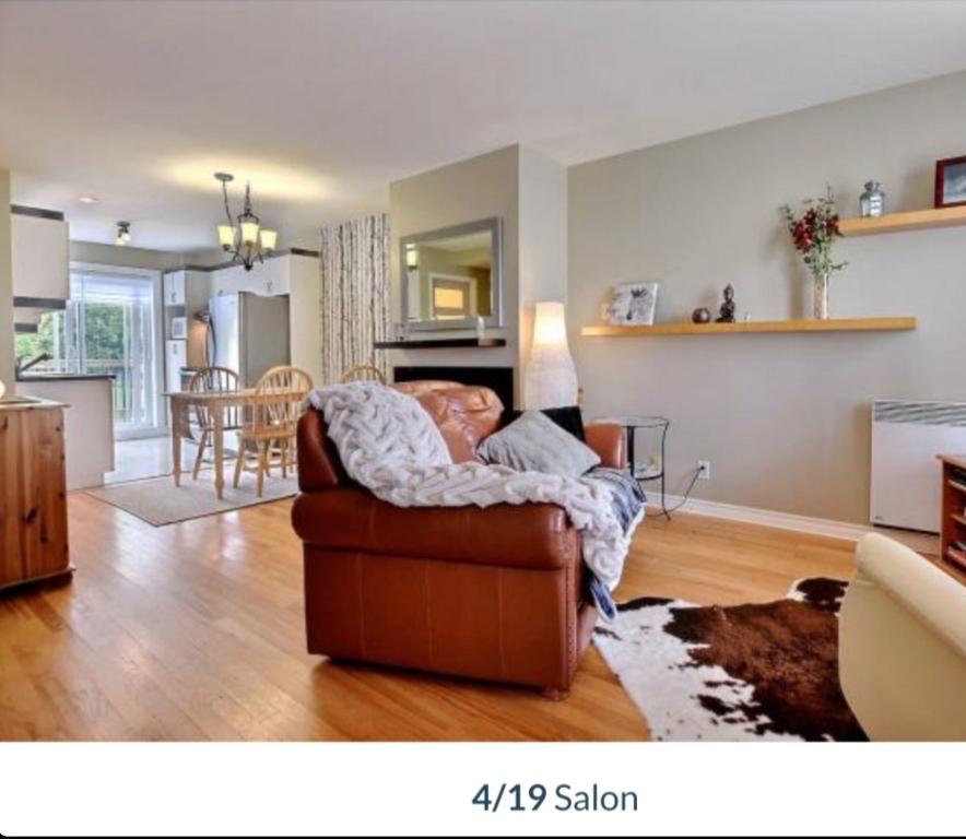 Maison de ville à louer, 3 chambres + 1 salle de bain, 1 salle d’eau, cour privée, stationnement privé | 2943850