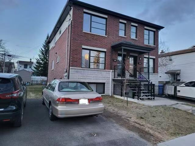 Dernier étage Du Triplex - Longueuil | 2945090