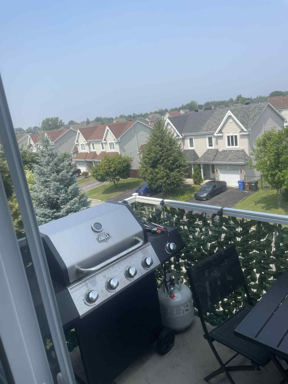 Joli Condo à Louer Près De Tous Les Serv | 2945095