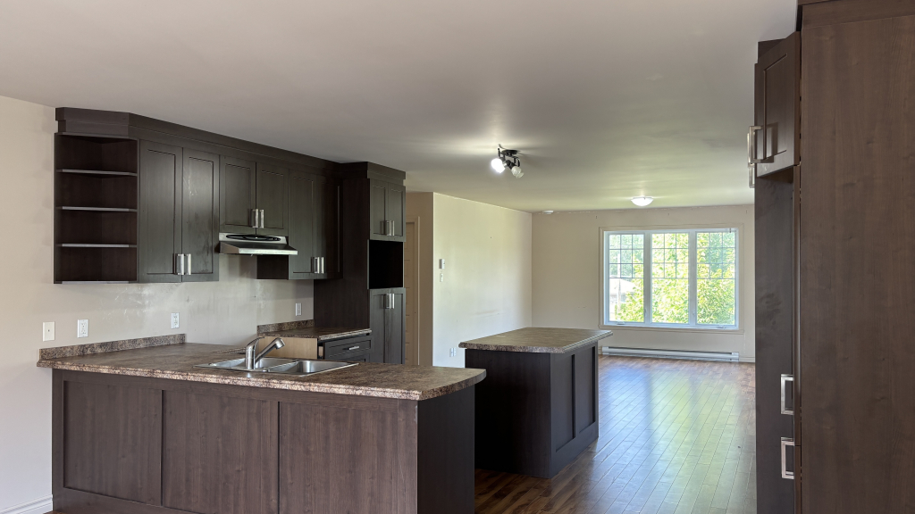 4 ½ AVEC GARAGE | EAST ANGUS | JUILLET | 2946039