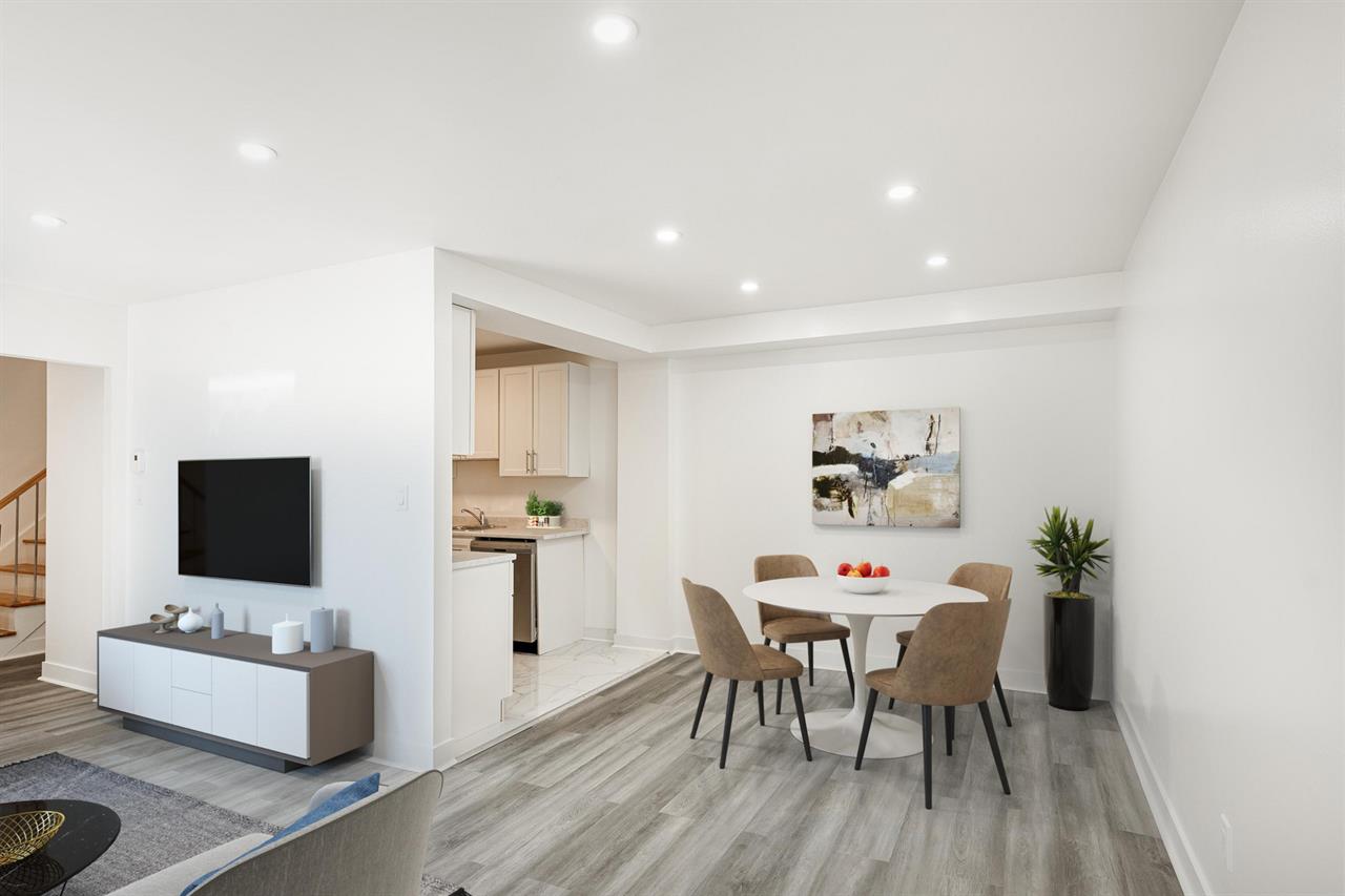 3 Bedroom Large L Shape Kitchen & Dining Room - 241-323 Rue Blue Haven, Dollard-des-Ormeaux | 2946075