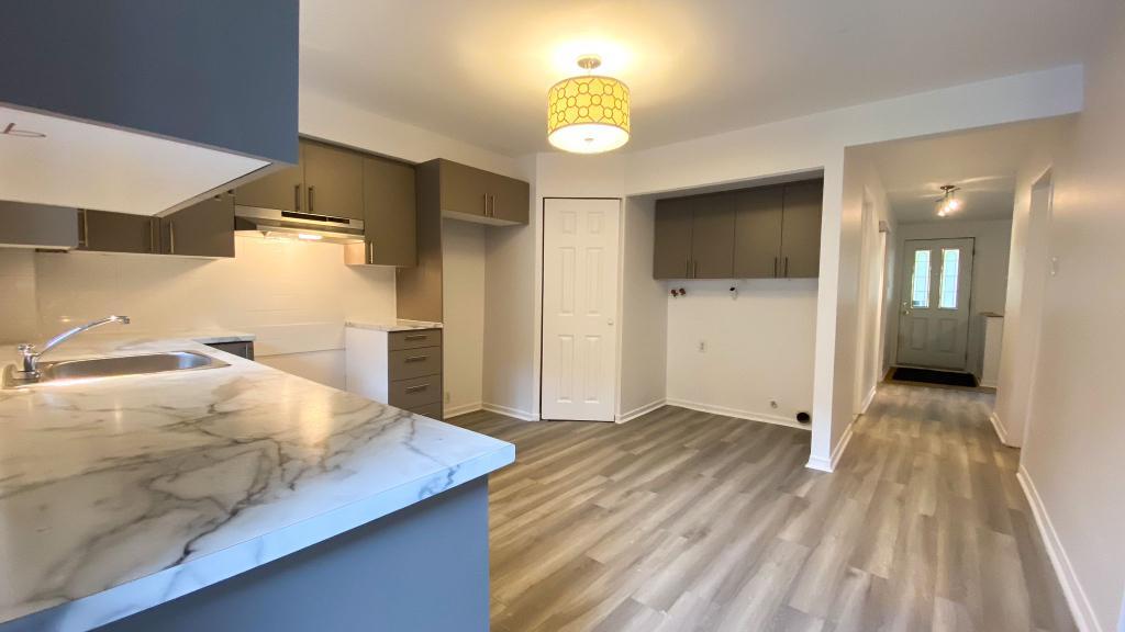 Beau 5 1/2 rénové avec jardin et stockage (chambre double) | 2946524