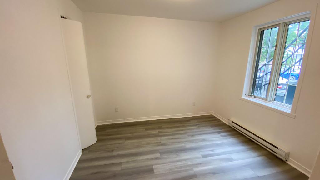 Beau 5 1/2 rénové avec jardin et stockage (chambre double) | 2946524