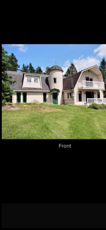 Superbe maison à louer, 10 minutes du centre-ville de Sherbrooke $2,100 | 2946531