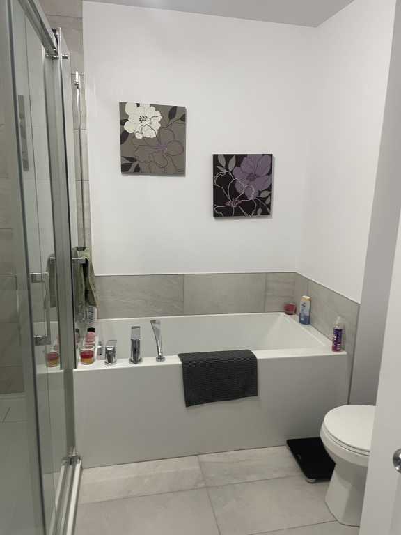 RARE DANS CE SECTEUR 3CC! 3 BED CONDO! | 2946568