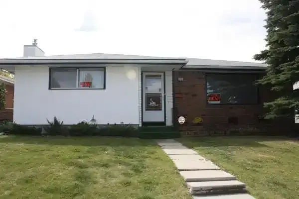 Great 4 bedroom Home -.  Huge heated Garage | Calgary | 2946880