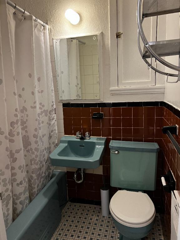 11/2 Studio à louer distance de marche Université de Montréal, CHU Ste-Justine, 2 lignes de métro, nombreux commerces, impeccable, meublé, chauffage | 2947684