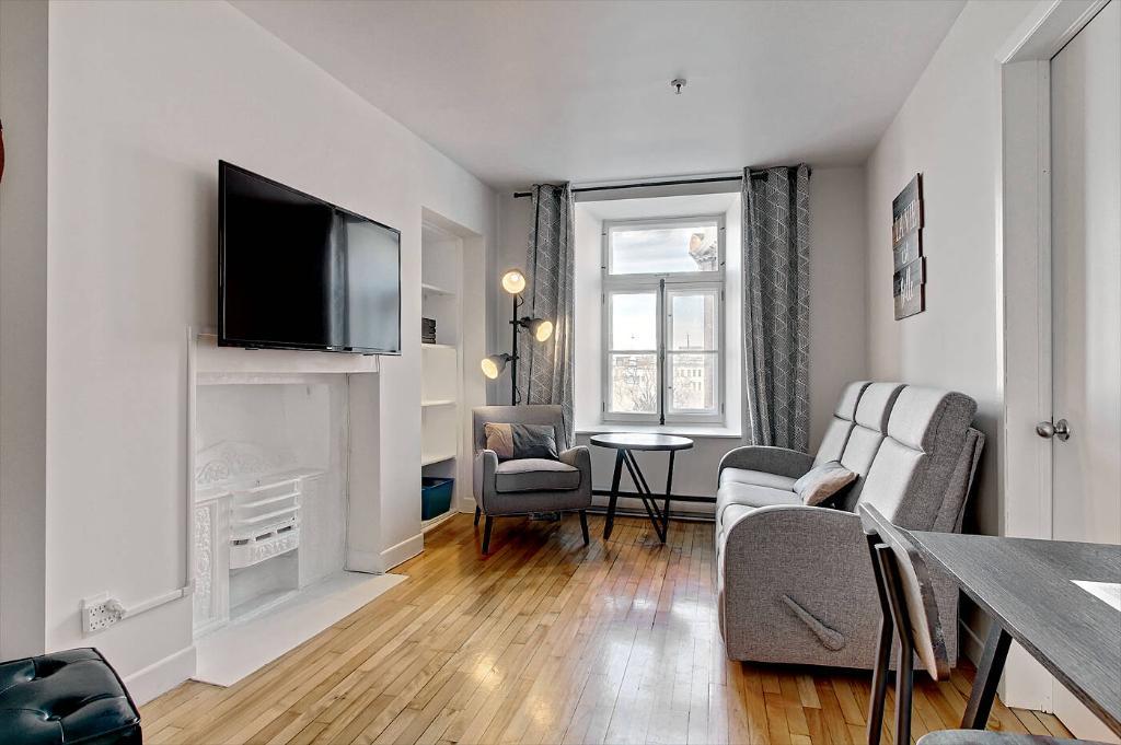 1ER OCT - Superbe 3 1/2 - meublé - tout compris - en plein ♥ du Vieux-Queébec | 3044779