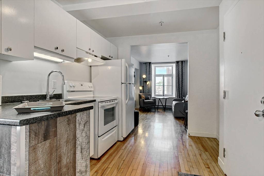 1ER OCT - Superbe 3 1/2 - meublé - tout compris - en plein ♥ du Vieux-Queébec | 3044779