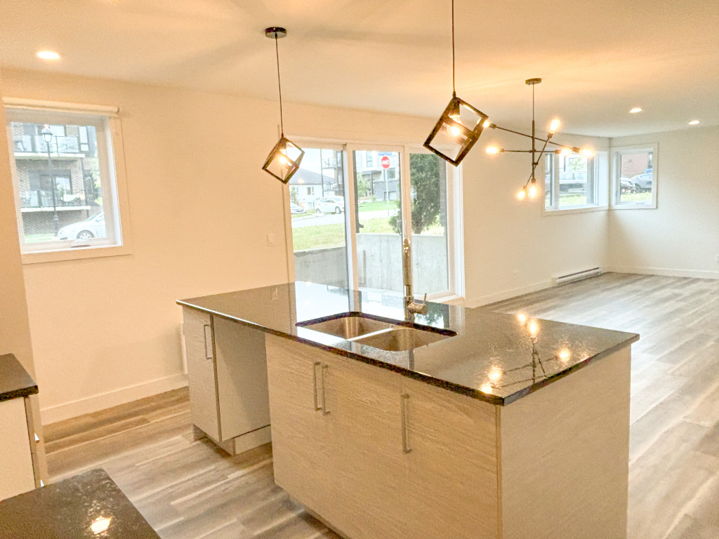 BEAU 4 ½ – CARRÉ BELVÉDÈRE- ASCENSEUR | 2947732