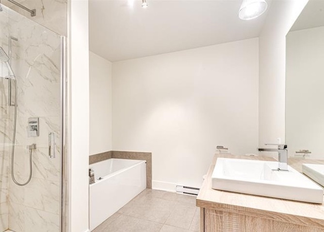 Une Unité De Triplex - 4 1/2 (premier ét | 2947770