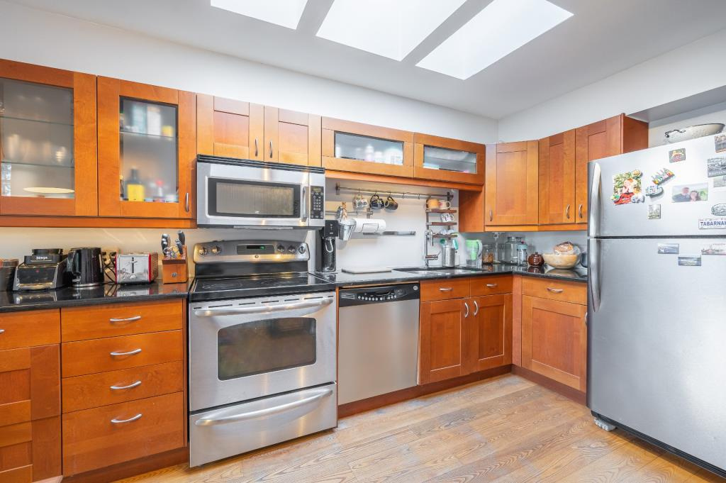 SUPERBE 4 1/2 A COTE DU PARC LAFONTAINE | 2947780