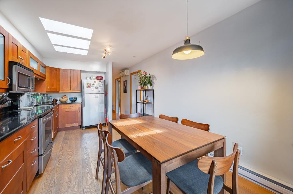 SUPERBE 4 1/2 A COTE DU PARC LAFONTAINE | 2947780