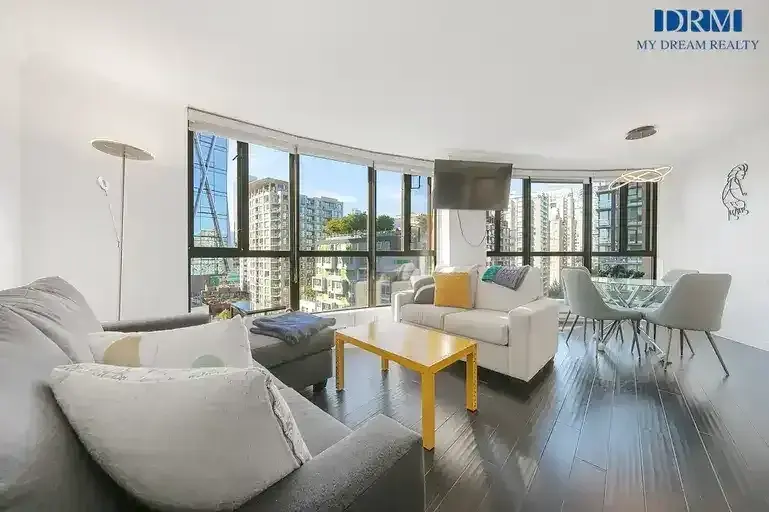 D170 - Bright & Spacious Yaletown Condo! | 488 Helmcken Street, Vancouver | 2948043