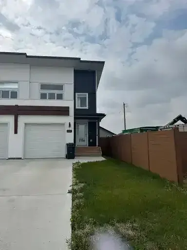 Available Immediately newer 3 bedroom/3.5 bathroom duplex in Clairmont | 9607 114 Avenue, Clairmont | 2948119