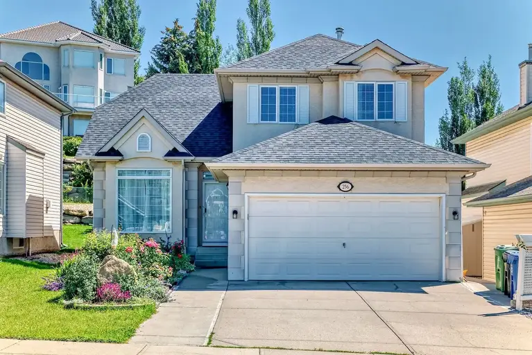 Charming Signal Hill Home with Vaulted Ceilings, Fireplace & Spacious Backyard! | 256 Sienna Park Drive Southwest, Calgary | 2948437